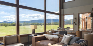 Hotel Río Serrano: Arquitectura anónima