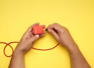 Errores comunes que acortan la vida útil de tus audífonos