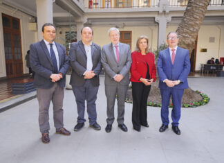 Presentan en PUCV libro 200 años del Cuerpo Consular en Valparaíso