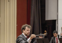 La Orquesta Sinfónica Nacional Juvenil presentó «Scheherezade» junto al director Paolo Bortolameolli. Teatro Aula Magna USM Paolo Bortolameolli