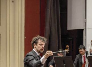 La Orquesta Sinfónica Nacional Juvenil presentó «Scheherezade» junto al director Paolo Bortolameolli. Teatro Aula Magna USM Paolo Bortolameolli