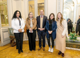 Valentina Correa presentó su libro Duelo por Encargo